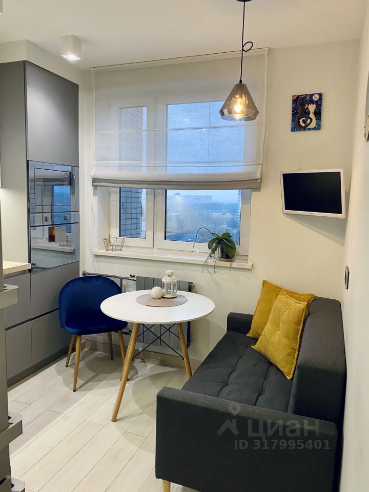 Продажа 3-комн квартиры на вторичном рынке Лобня, улица Калинина,  д. 21