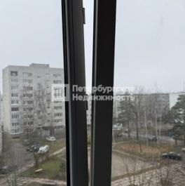 Продажа 4-комн квартиры на вторичном рынке Кировский район, улица Гагарина,  д. 8