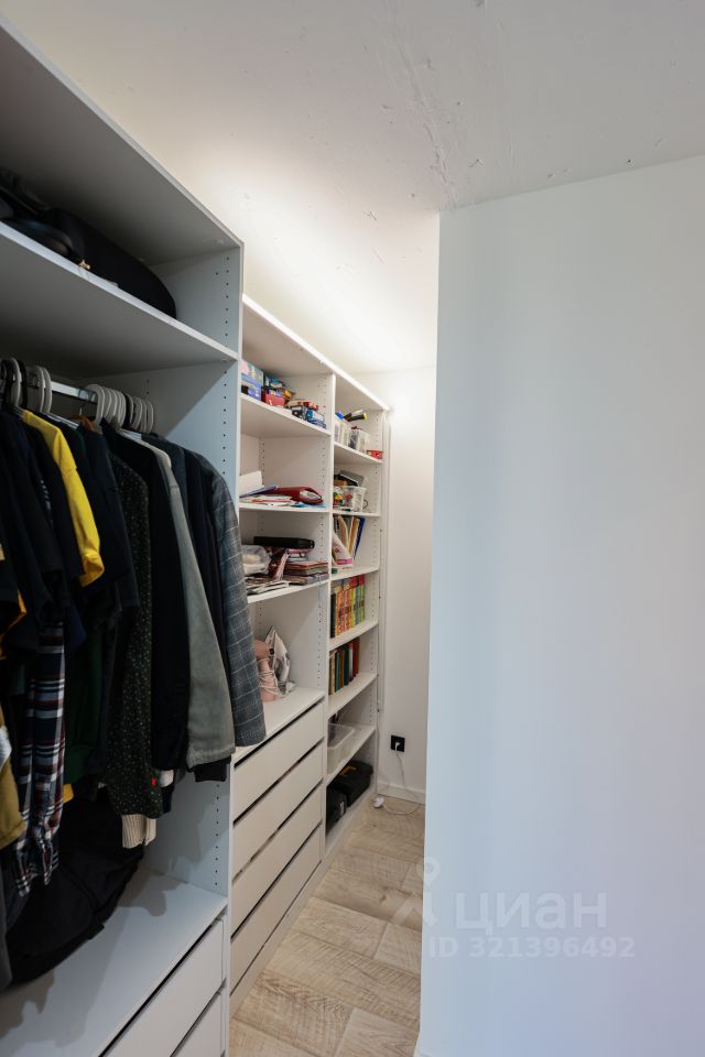 Продажа 4-комн квартиры на вторичном рынке Лабораторный проспект, 23