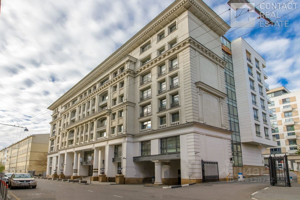 Продажа 4-комн квартиры на вторичном рынке Казарменный переулок, 3