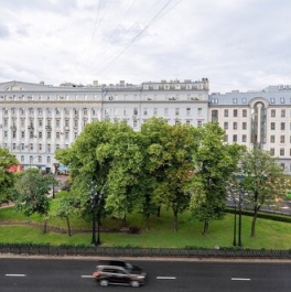 Продажа 4-комн квартиры на вторичном рынке Никитский б-р,  д. 9
