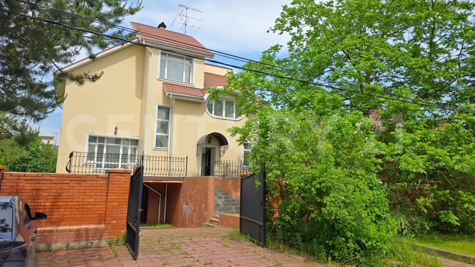 Продажа дома Московская область, Красногорск,  микрорайон Опалиха, Сиреневая улица, 10,