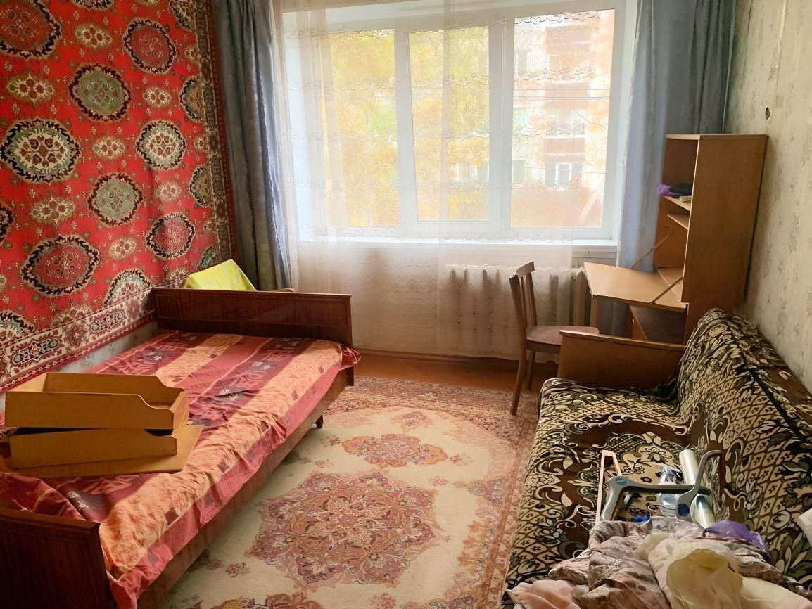 Продажа 3-комн квартиры на вторичном рынке пос. Оредеж, улица Карла Маркса, 10А