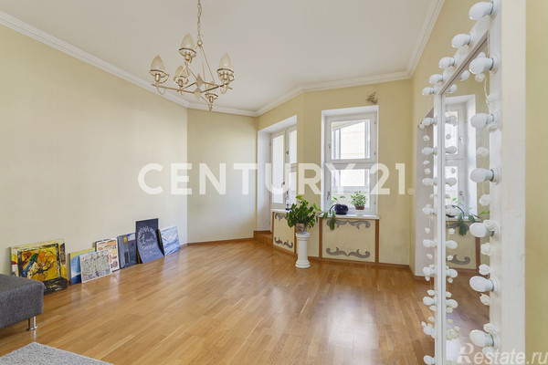Продажа 3-комн квартиры на вторичном рынке Наставнический пер,  д. 6