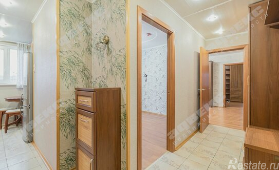 Продажа 3-комн квартиры на вторичном рынке улица Маршала Захарова,  д. 17 к2