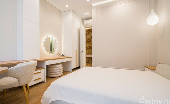 Продажа 4-комн квартиры на вторичном рынке Ропшинская улица