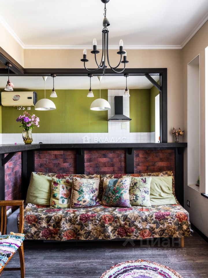 Продажа 4-комн квартиры на вторичном рынке набережная Канала Грибоедова, 59