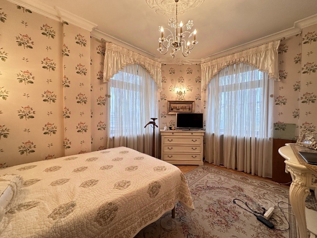 Продажа 4-комн квартиры на вторичном рынке улица Островитянова, 4
