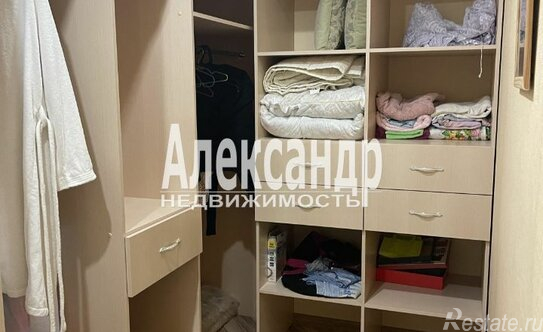 Продажа 2-комн квартиры на вторичном рынке Петергофское ш,  д. 72 к4