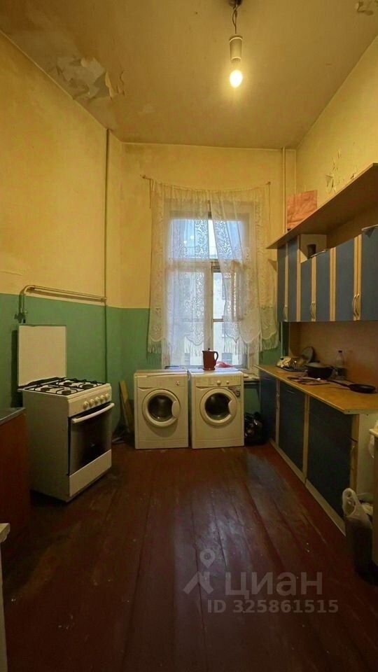 Продажа комнаты 9-я Васильевского острова линия, 32