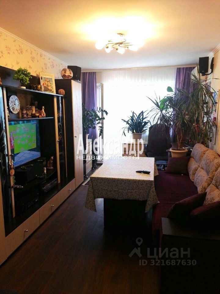 Продажа 2-комн квартиры на вторичном рынке пос. Сосново, улица Первомайская, 3