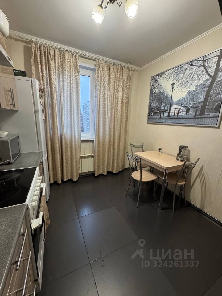 Продажа 2-комн квартиры на вторичном рынке улица Генерала Кузнецова, 13К2