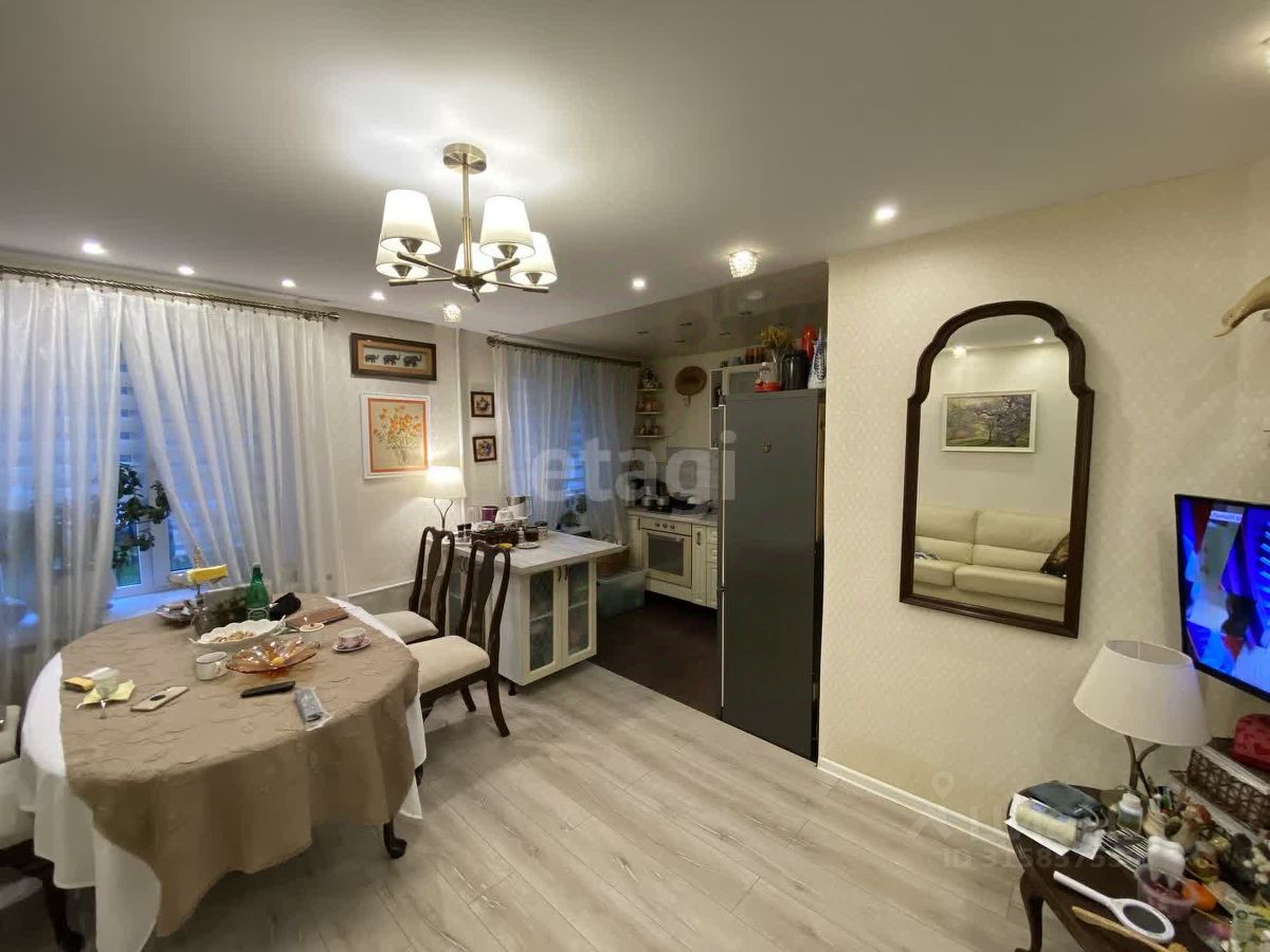 Продажа 3-комн квартиры на вторичном рынке улица Танкиста Хрустицкого, 108