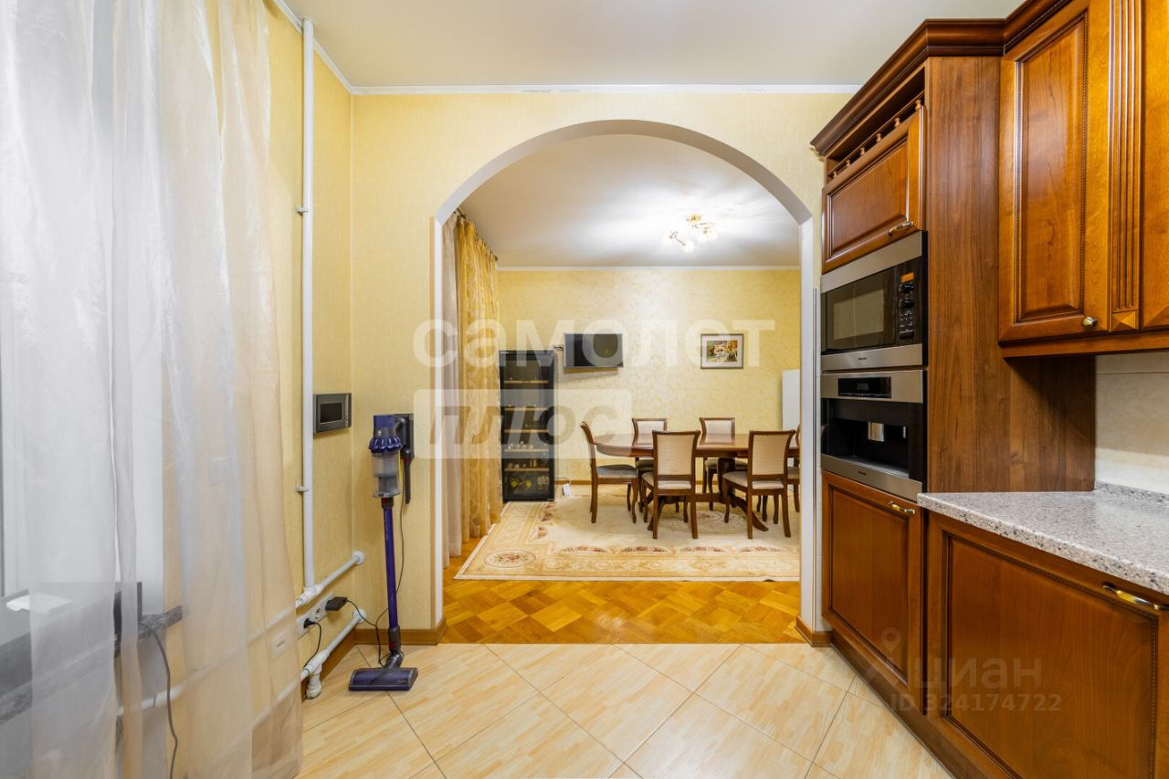 Продажа 4-комн квартиры на вторичном рынке Благодатная улица, 34