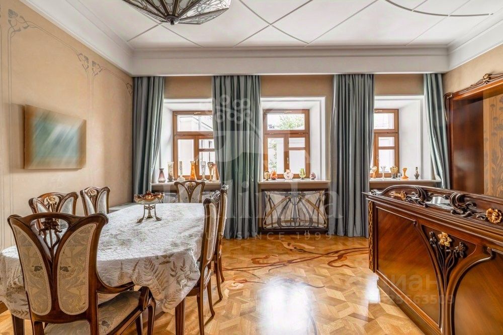 Продажа 4-комн квартиры на вторичном рынке Большой Овчинниковский переулок, 22С1