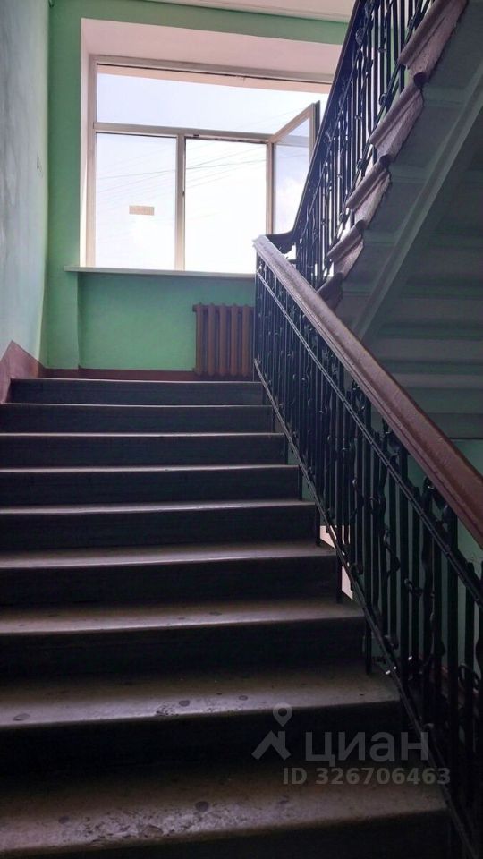 Продажа 4-комн квартиры на вторичном рынке Лиговский проспект, 125