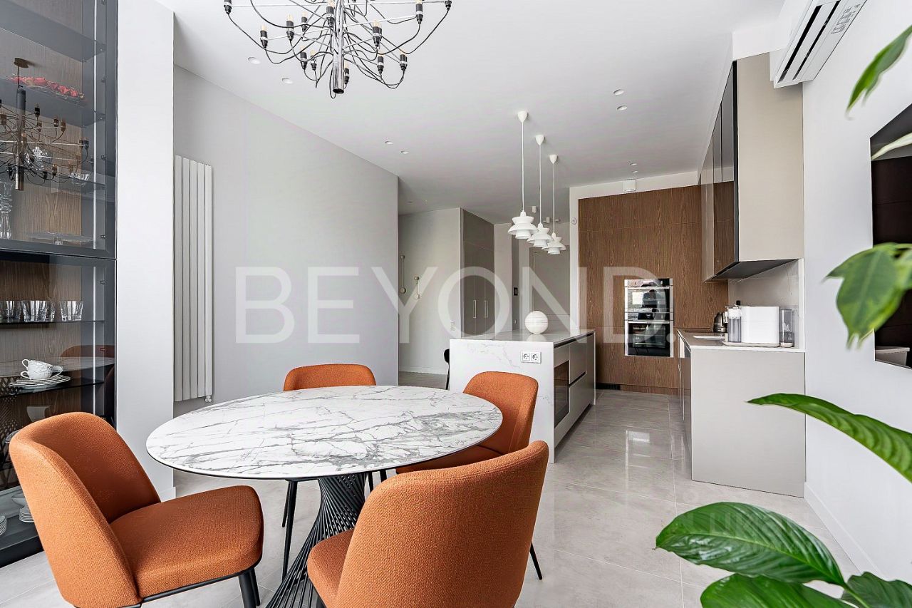 Продажа 2-комн квартиры на вторичном рынке Спортивная улица, 2