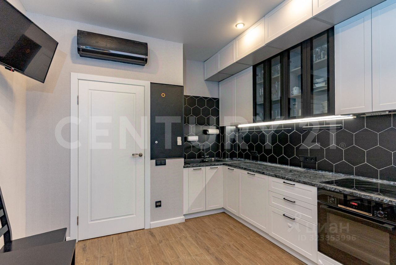 Продажа 3-комн квартиры на вторичном рынке пос. Шушары, Пулковское тер., улица Образцовая, 5к2