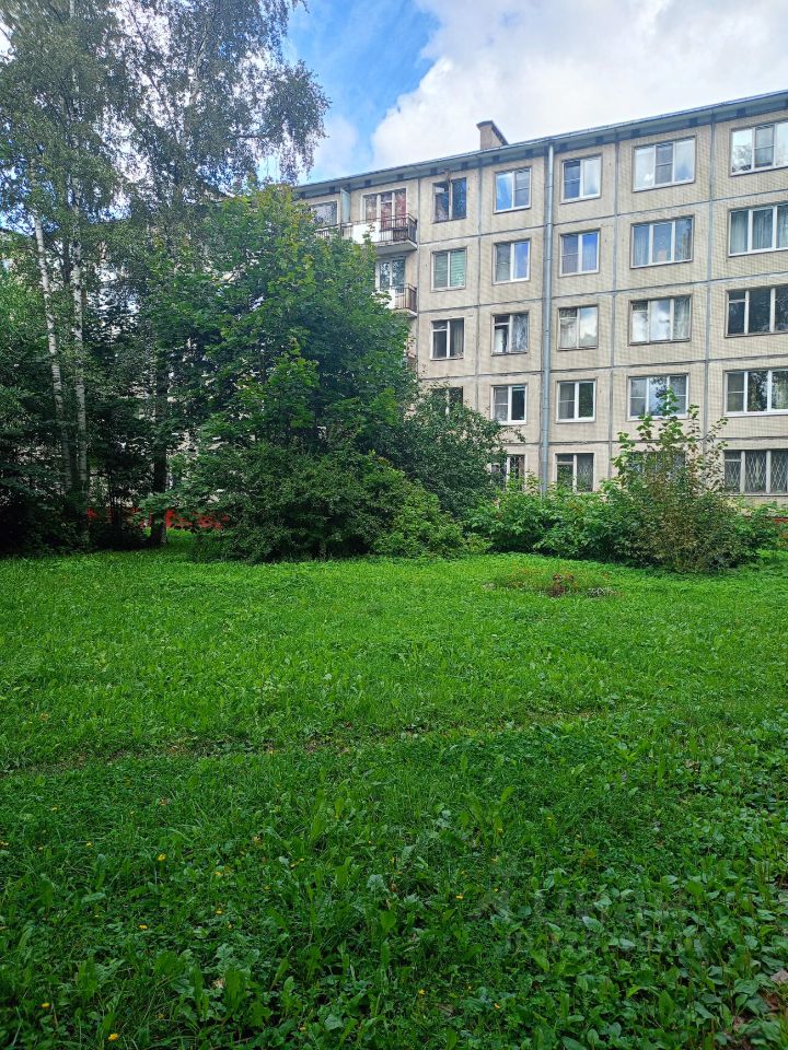 Продажа 2-комн квартиры на вторичном рынке проспект Космонавтов, 52К6