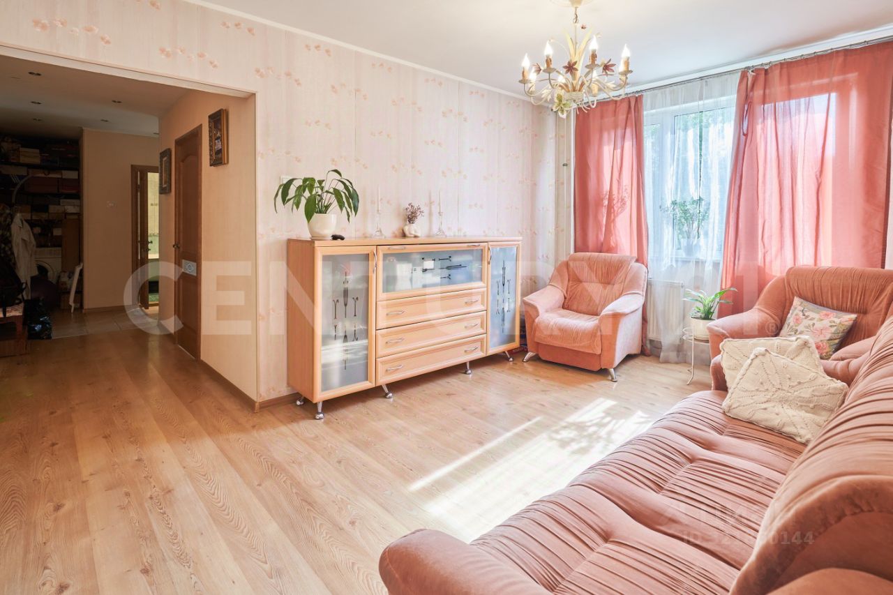 Продажа 3-комн квартиры на вторичном рынке улица Маршала Захарова, 35К2