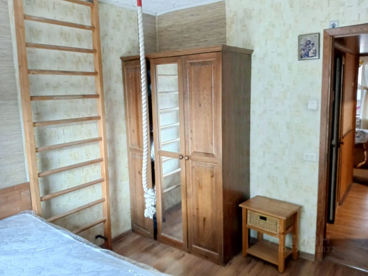 Аренда 3-комн квартиры на вторичном рынке Заречье пгт,  д. 4