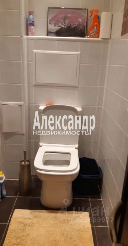 Продажа 1-комн квартиры на вторичном рынке пос. Бугры, улица Школьная, 11к1
