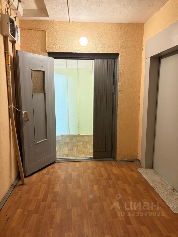 Продажа 3-комн квартиры на вторичном рынке улица Маршала Захарова, 56