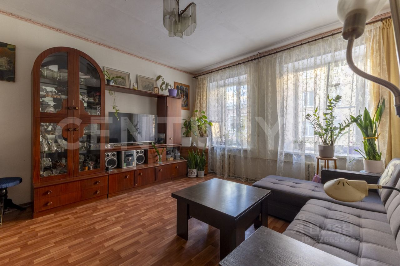 Продажа 4-комн квартиры на вторичном рынке Псковская улица, 30-32