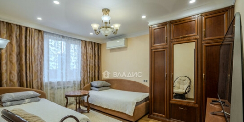 3-комн квартира ул Богданова,  д. 42