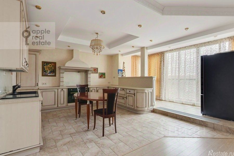 Продажа 4-комн квартиры на вторичном рынке улица Бажова,  д. 8