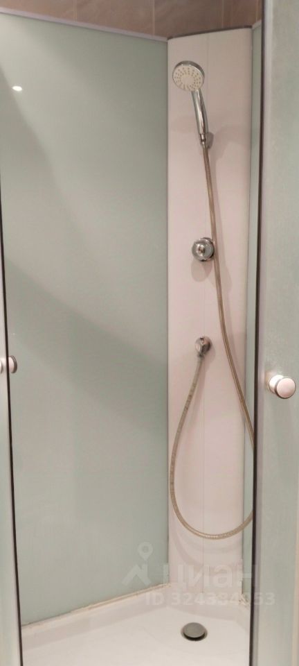 Продажа 4-комн квартиры на вторичном рынке Центральный мкр, улица Ленинская, 4