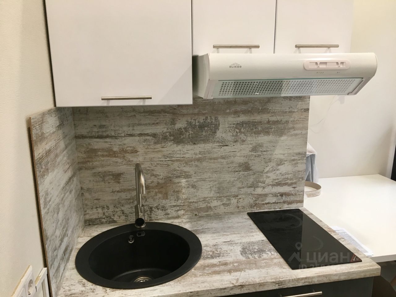 Аренда 1-комн квартиры на вторичном рынке 14-я Васильевского острова линия, 65