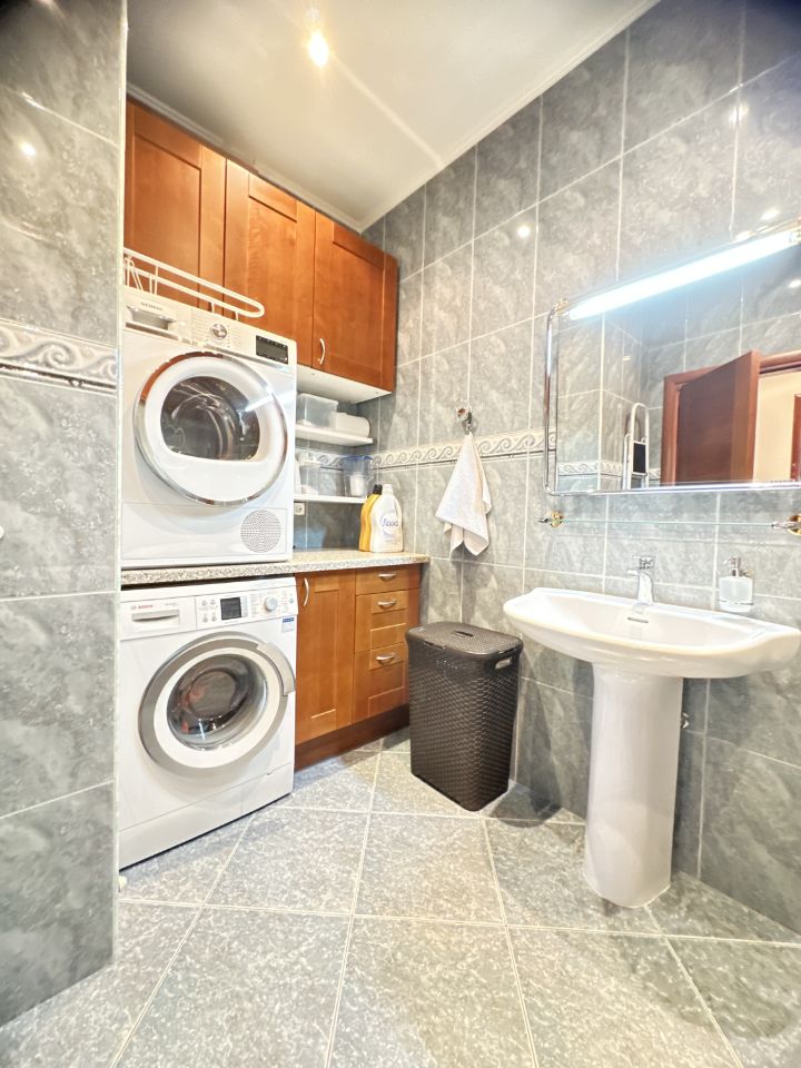 Продажа 4-комн квартиры на вторичном рынке Ельнинская улица, 11К3