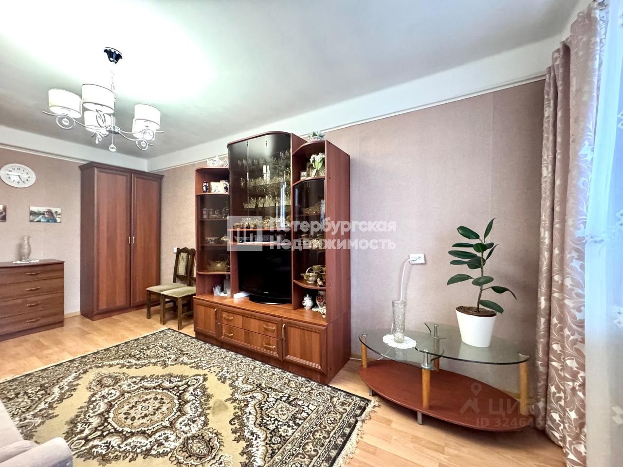 Продажа 3-комн квартиры на вторичном рынке Горелово тер., улица Школьная, 43
