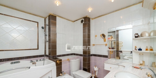 4-комн квартира улица Грина,  д. 12