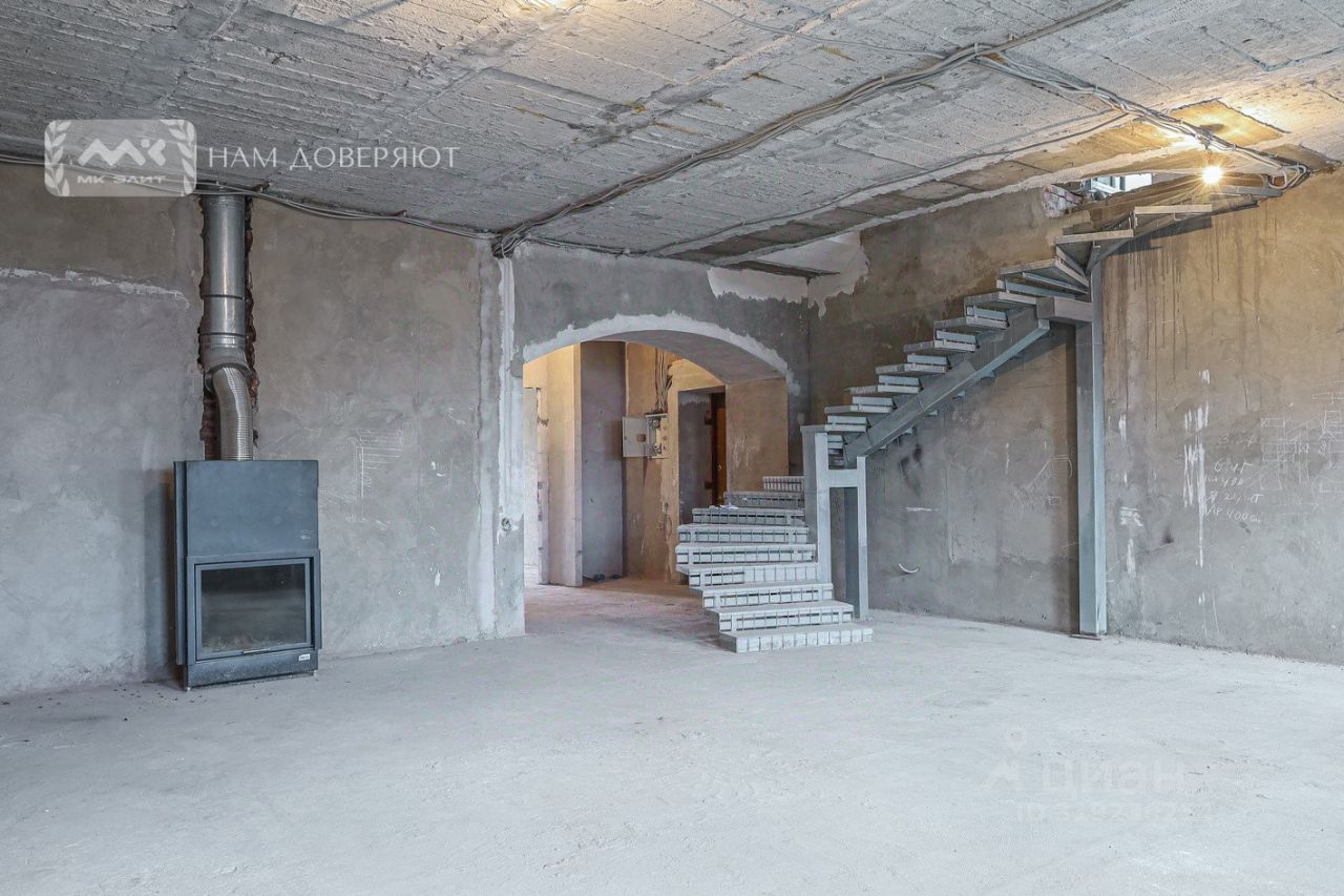 Продажа 4-комн квартиры на вторичном рынке Большая Конюшенная улица, 13