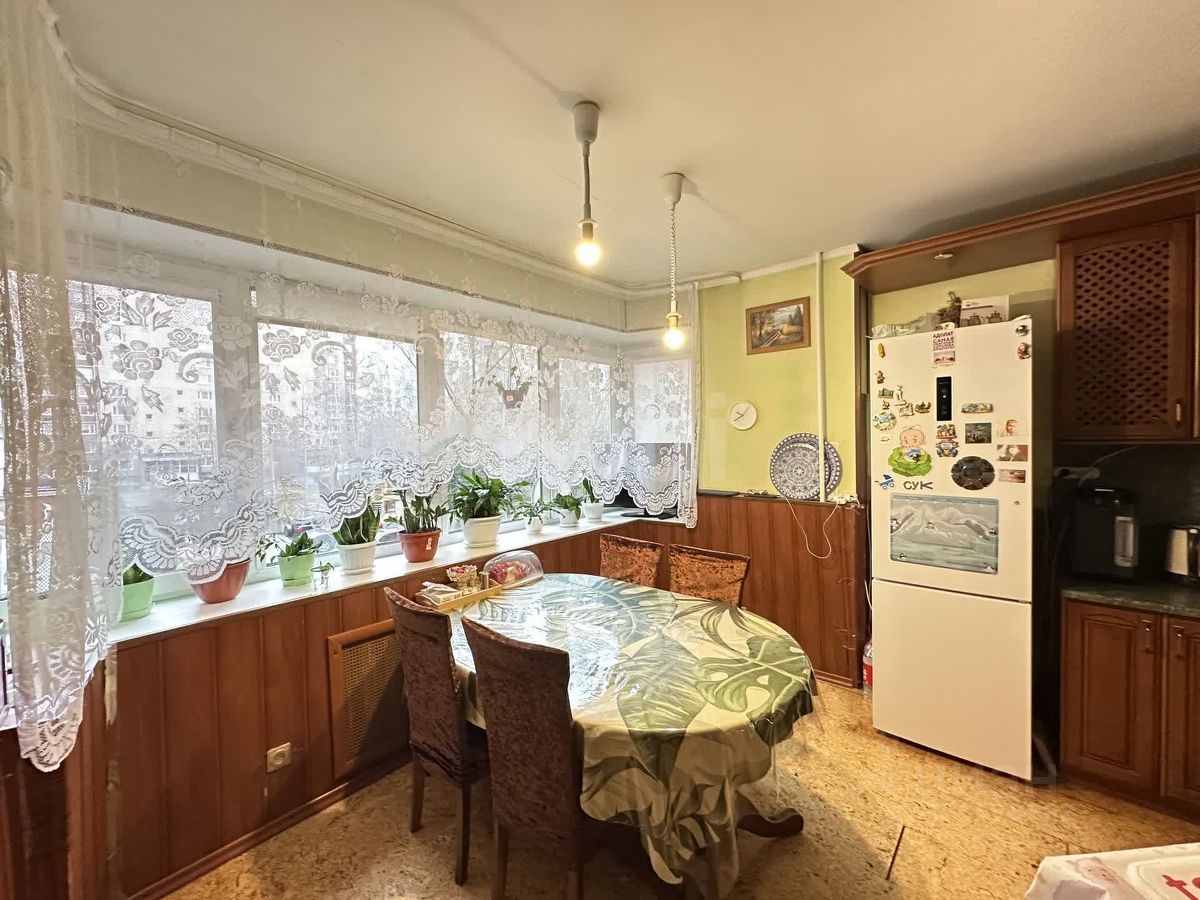 Продажа 3-комн квартиры на вторичном рынке Королев, проспект Космонавтов, 37к1