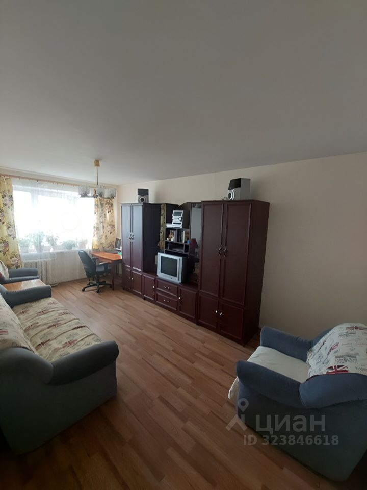 Продажа 2-комн квартиры на вторичном рынке Волхов, Авиационная улица, 32