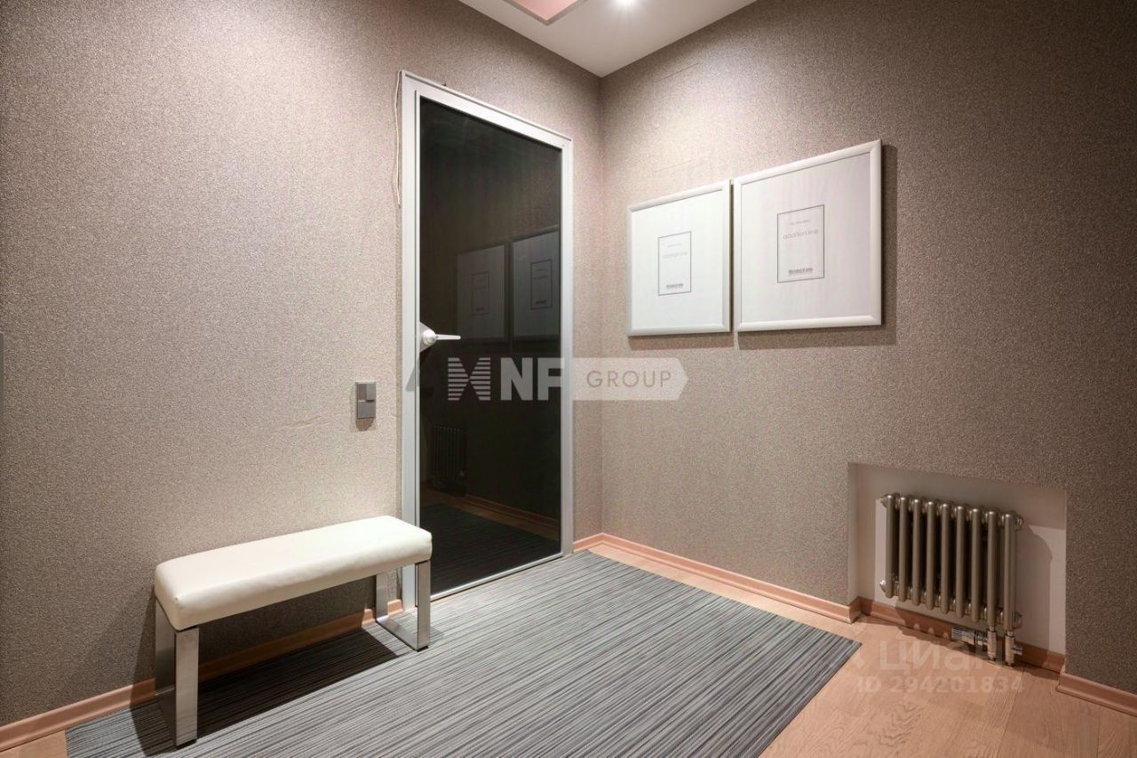 Продажа 3-комн квартиры на вторичном рынке Большая Морская улица, 4