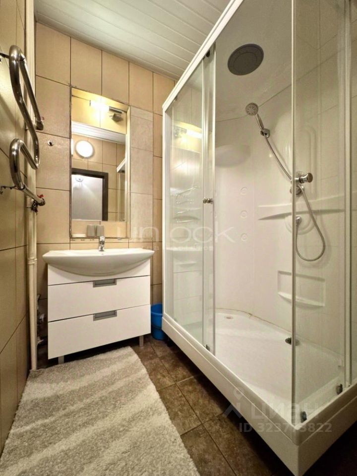 Продажа 2-комн квартиры на вторичном рынке улица Строителей, 3