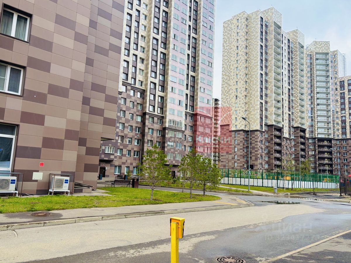 Продажа 2-комн квартиры на вторичном рынке Новые Котельники мкр,  д. 17