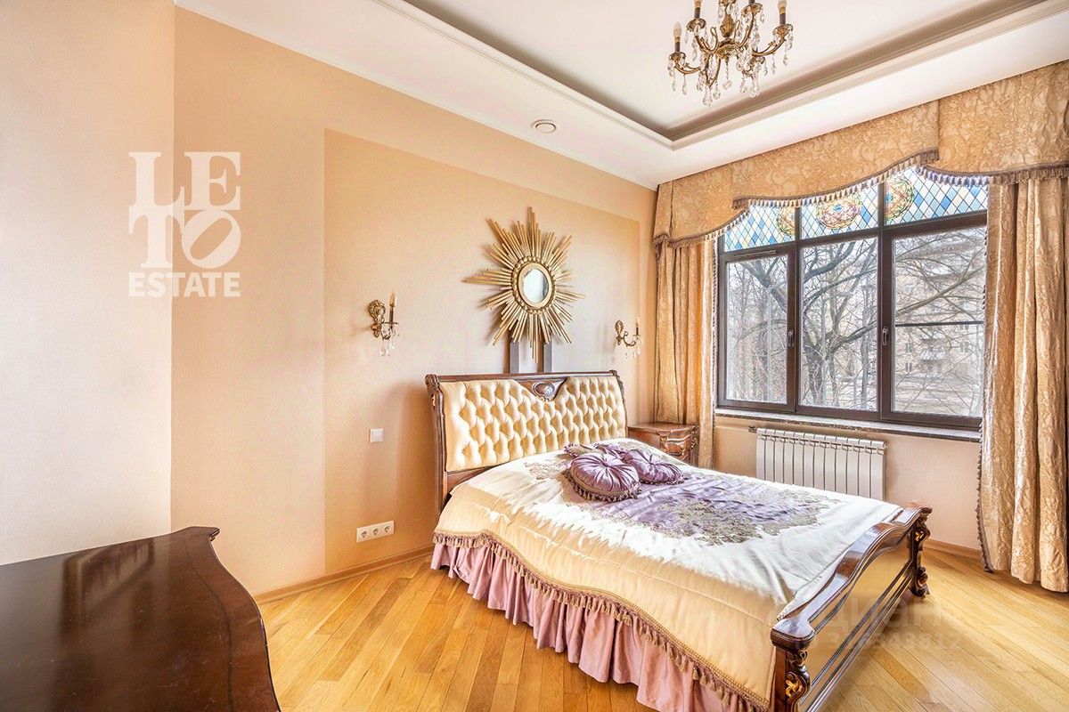Продажа 4-комн квартиры на вторичном рынке улица Пырьева, 2