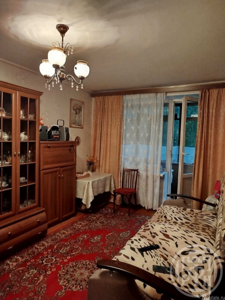 Продажа 2-комн квартиры на вторичном рынке Петергоф г., Озерковая ул. ,  д. 37