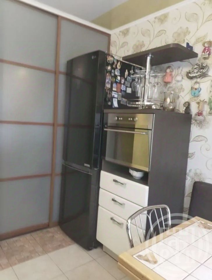 Продажа 3-комн квартиры на вторичном рынке пос. Стеклянный, 17