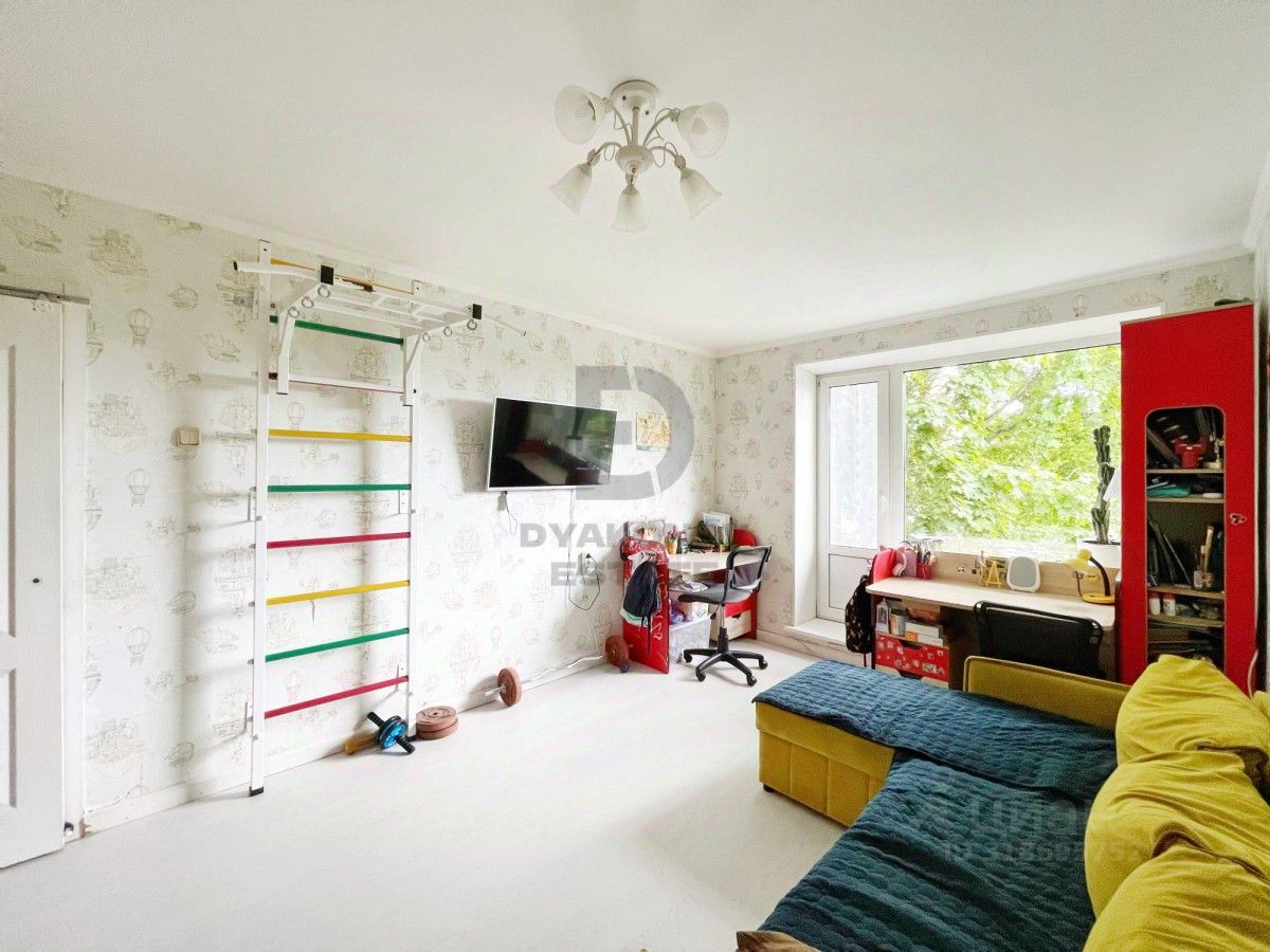 Продажа 3-комн квартиры на вторичном рынке Пушкин, Школьная улица, 61