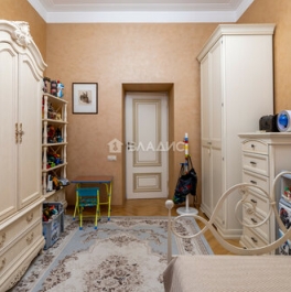 Продажа 4-комн квартиры на вторичном рынке Страстной б-р,  д. 4