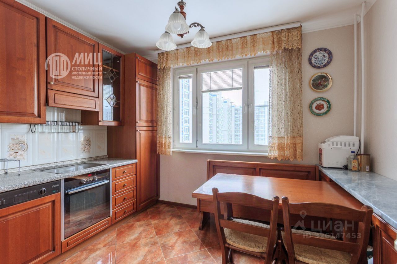 Продажа 3-комн квартиры на вторичном рынке Осенний бульвар, 16К2