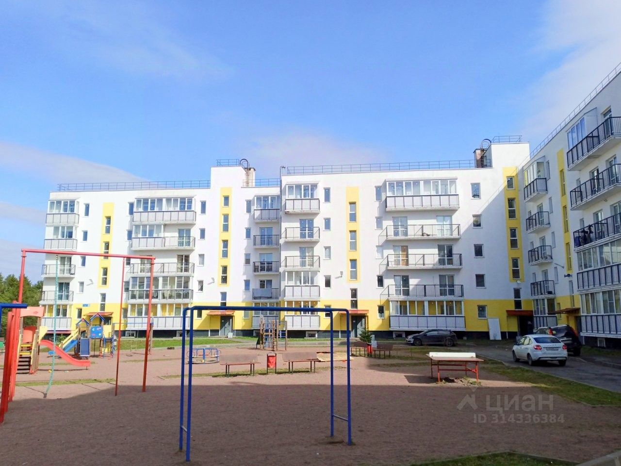 Продажа 2-комн квартиры на вторичном рынке Рощино пгт, улица Социалистическая, 102к2