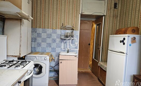 Продажа 2-комн квартиры на вторичном рынке улица Маршала Захарова,  д. 15