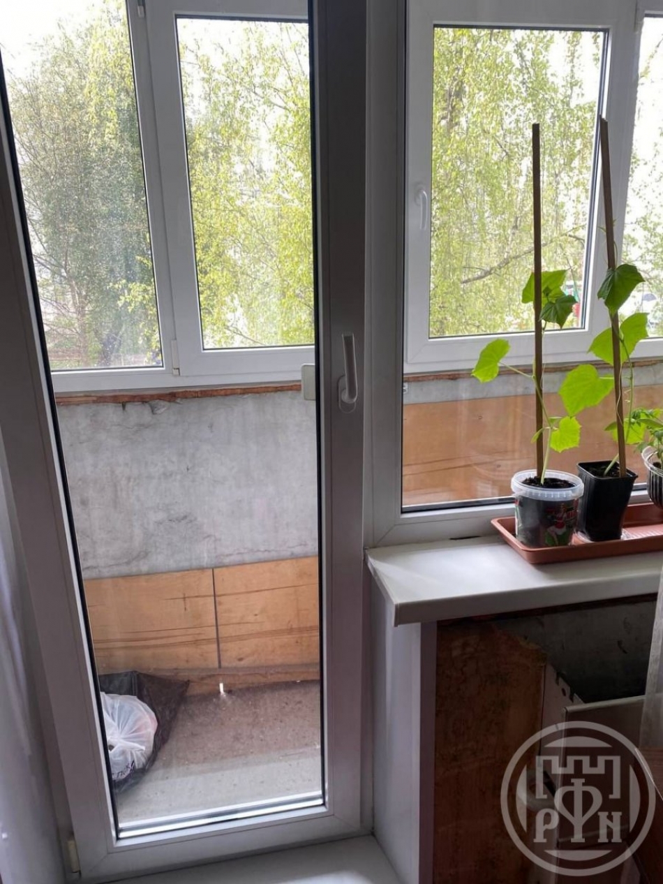 Продажа 2-комн квартиры на вторичном рынке Луга г., Кирова просп.,  д. 18,  к. б